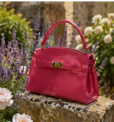 Geantă Kelly structured roșie cu închidere aurie în decor floral